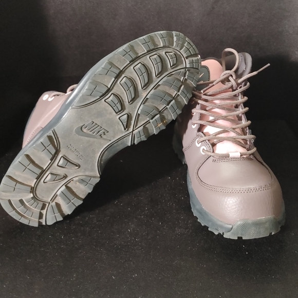 Nike boots womens 8.5 - Picture 8 of 8